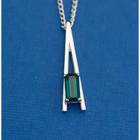 22 Inch, Art Nouveau Silver Tone Chain Green Stone Pendant Necklace by Avon - D6 - Picture 2 of 5